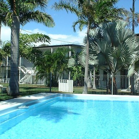 Ocean Breeze Apartments Bowen Bagian luar foto
