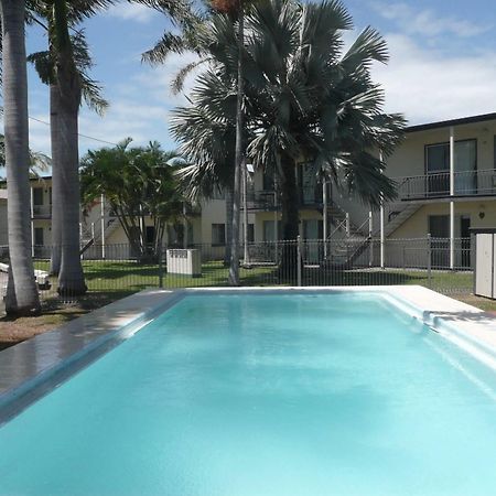 Ocean Breeze Apartments Bowen Bagian luar foto