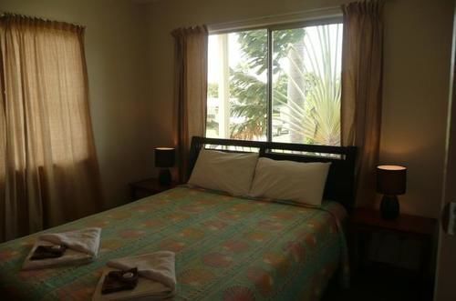 Ocean Breeze Apartments Bowen Bagian luar foto