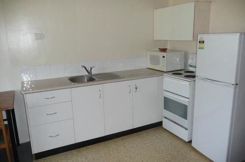 Ocean Breeze Apartments Bowen Bagian luar foto