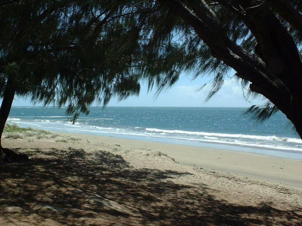 Ocean Breeze Apartments Bowen Bagian luar foto