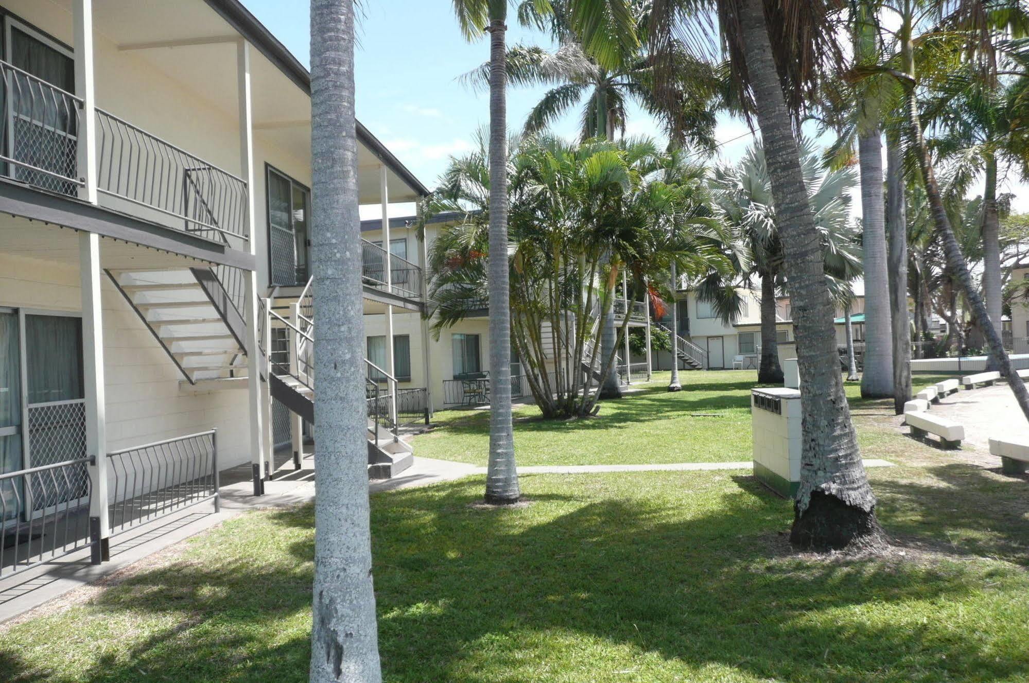 Ocean Breeze Apartments Bowen Bagian luar foto